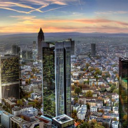 Frankfurt in linia cerului “Main-hattan”! - fototapet vlies