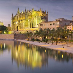 Reflexia Catedralei din Mallorca - fototapet vlies